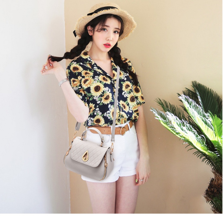 Messenger embroidered packet fashion bag for women